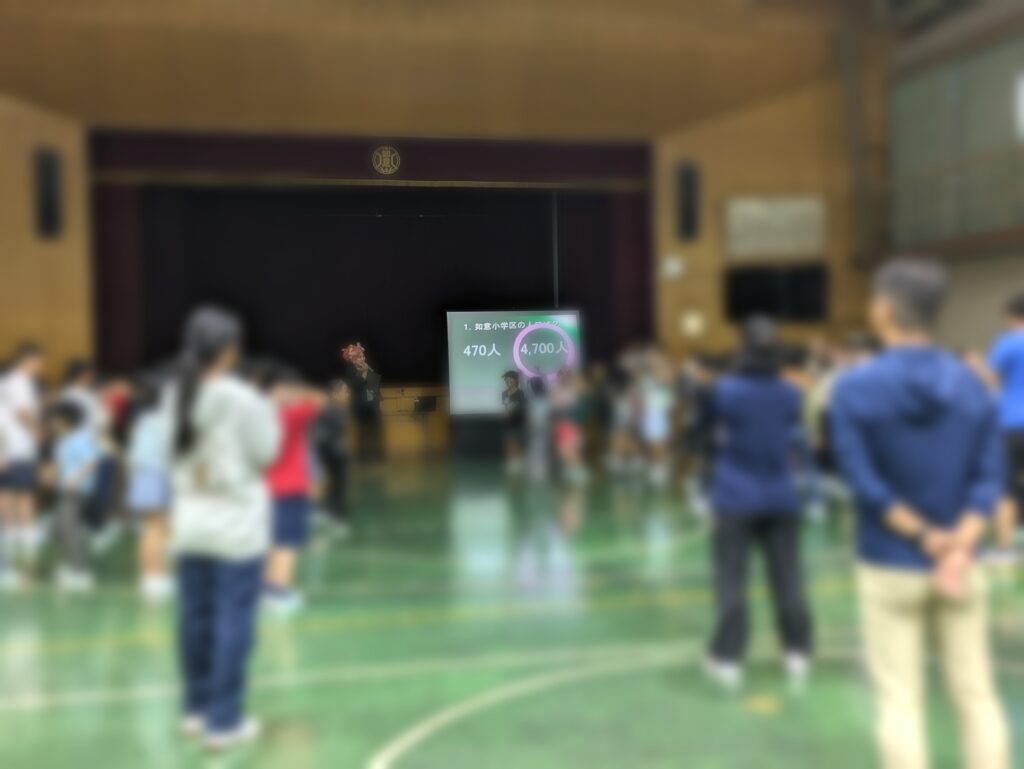 ○×クイズで楽しみながら学ぶ子どもたち